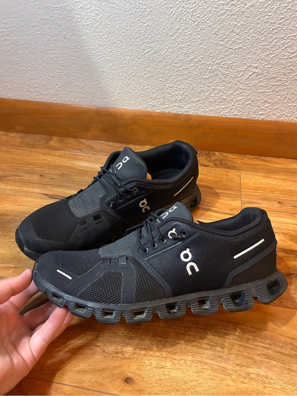 On Cloud 5 Women’s Athletic Running Sneaker Shoes, all back- size 9 - Picture 2 of 10